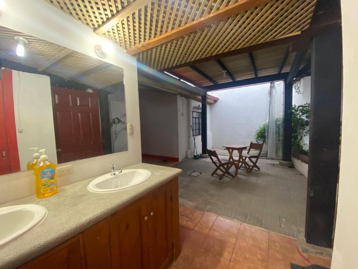 El Extranjero Hostal أنتيغوا غواتيمالا المظهر الخارجي الصورة